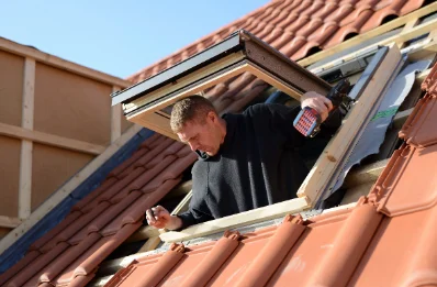 Pose de fenêtres de toit Velux à Treffléan